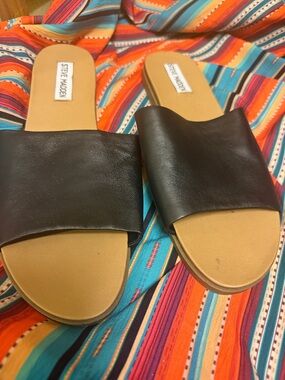 Steve Madden Black Wide-Band Slide Sandals